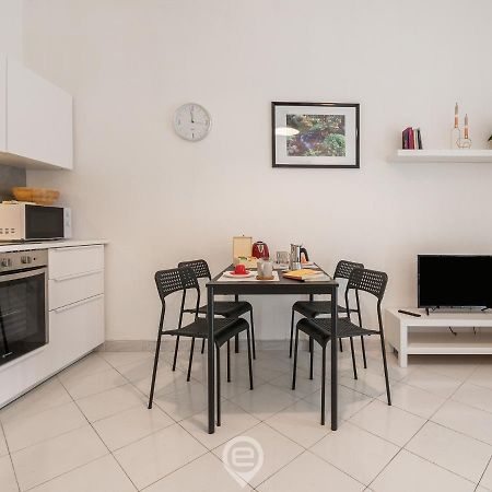 Aurora'S Apartment Кальяри Экстерьер фото